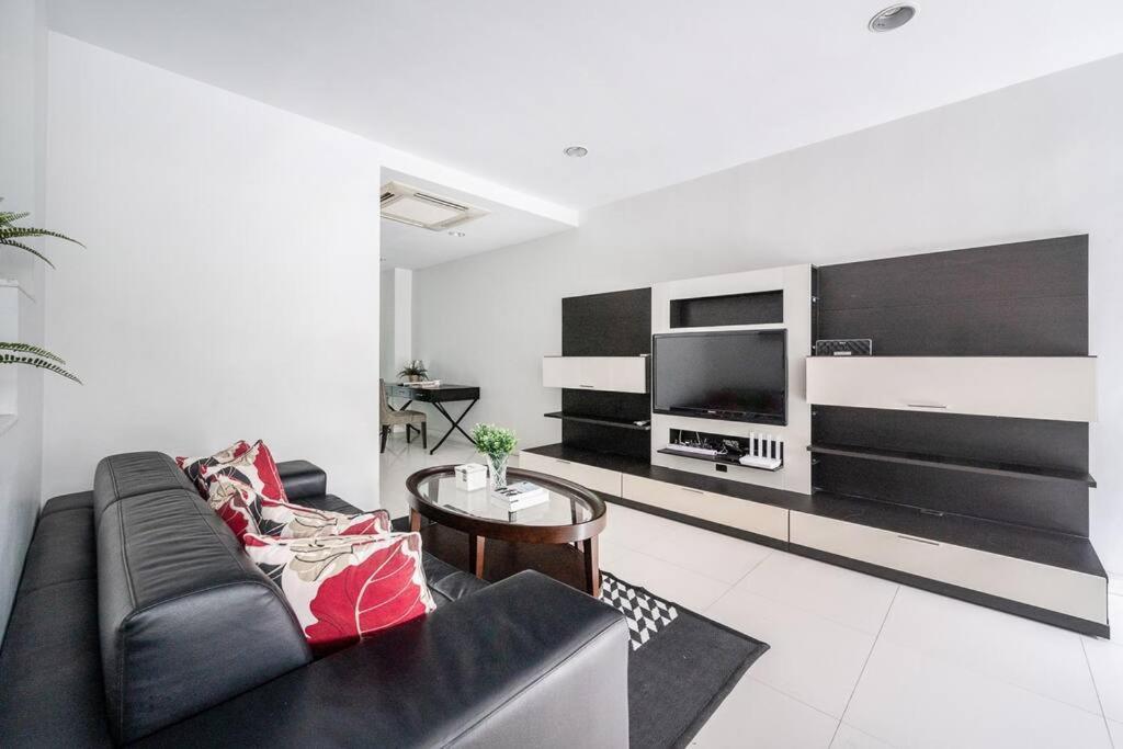 Biệt thự Miq_home404/asok Bts/resort Pool/10pax/1000mbwifi Bangkok