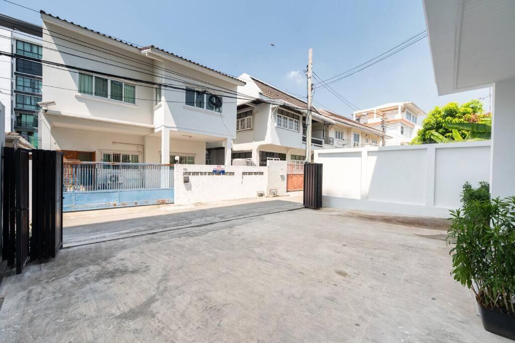 Miq Ekkamai3_pool Villa_3br House Vila *