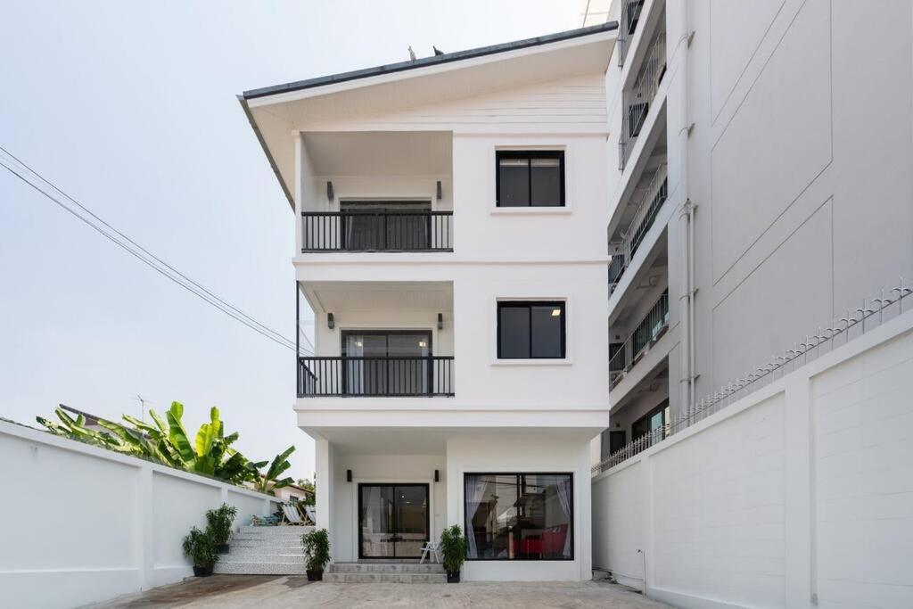 Vila Miq Ekkamai3_pool Villa_3br House Bangkok