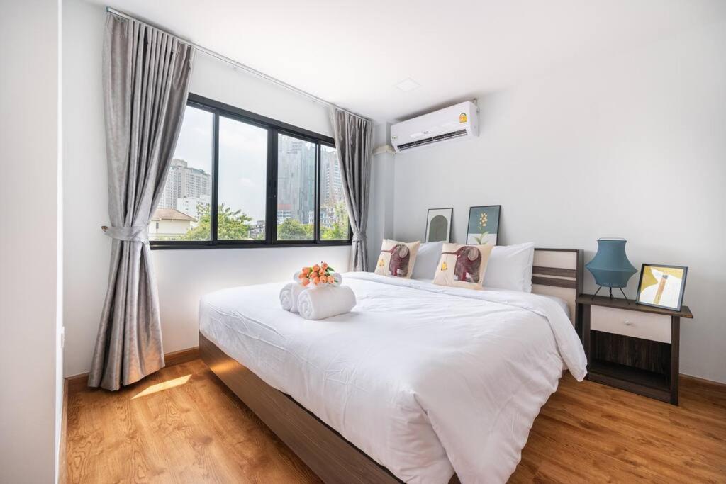 Miq Ekkamai3_pool Villa_3br House Vila Bangkok