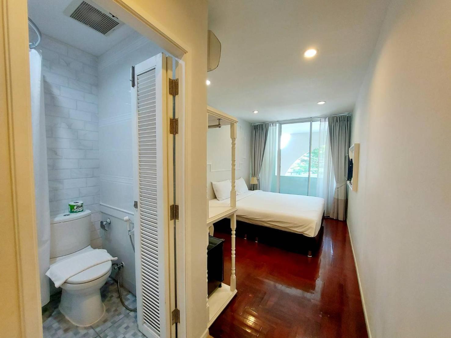 Bliss Silom 3*