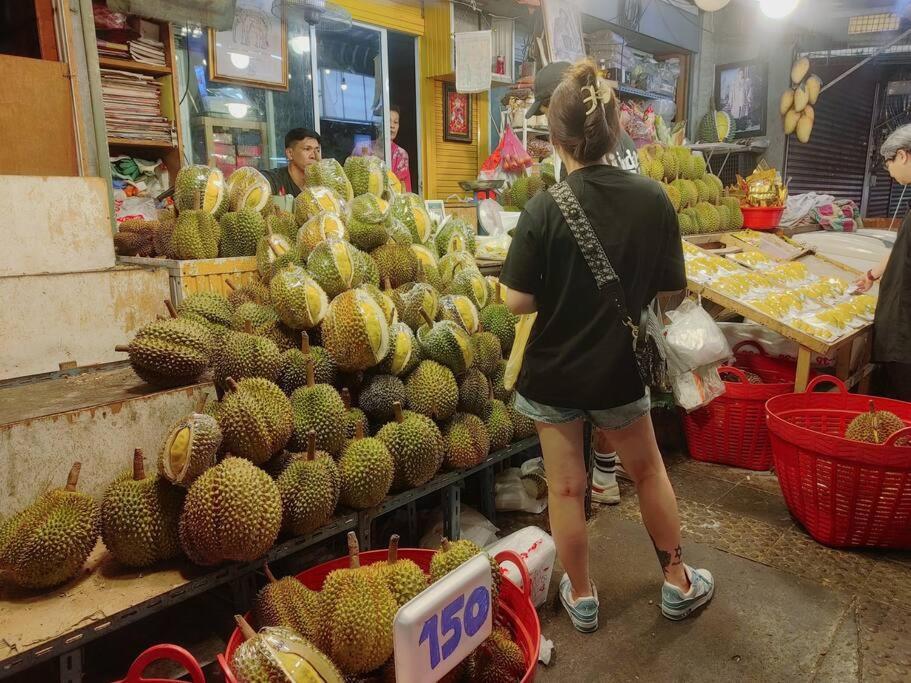 辉煌夜市 4房泳池花园别墅 订4日提供免费接机 Hébergement de vacances *