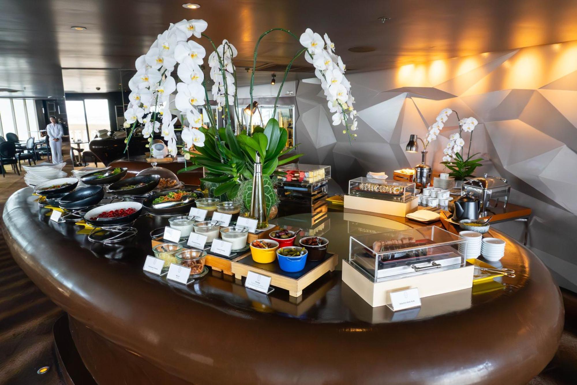 Khách sạn Lebua At State Tower