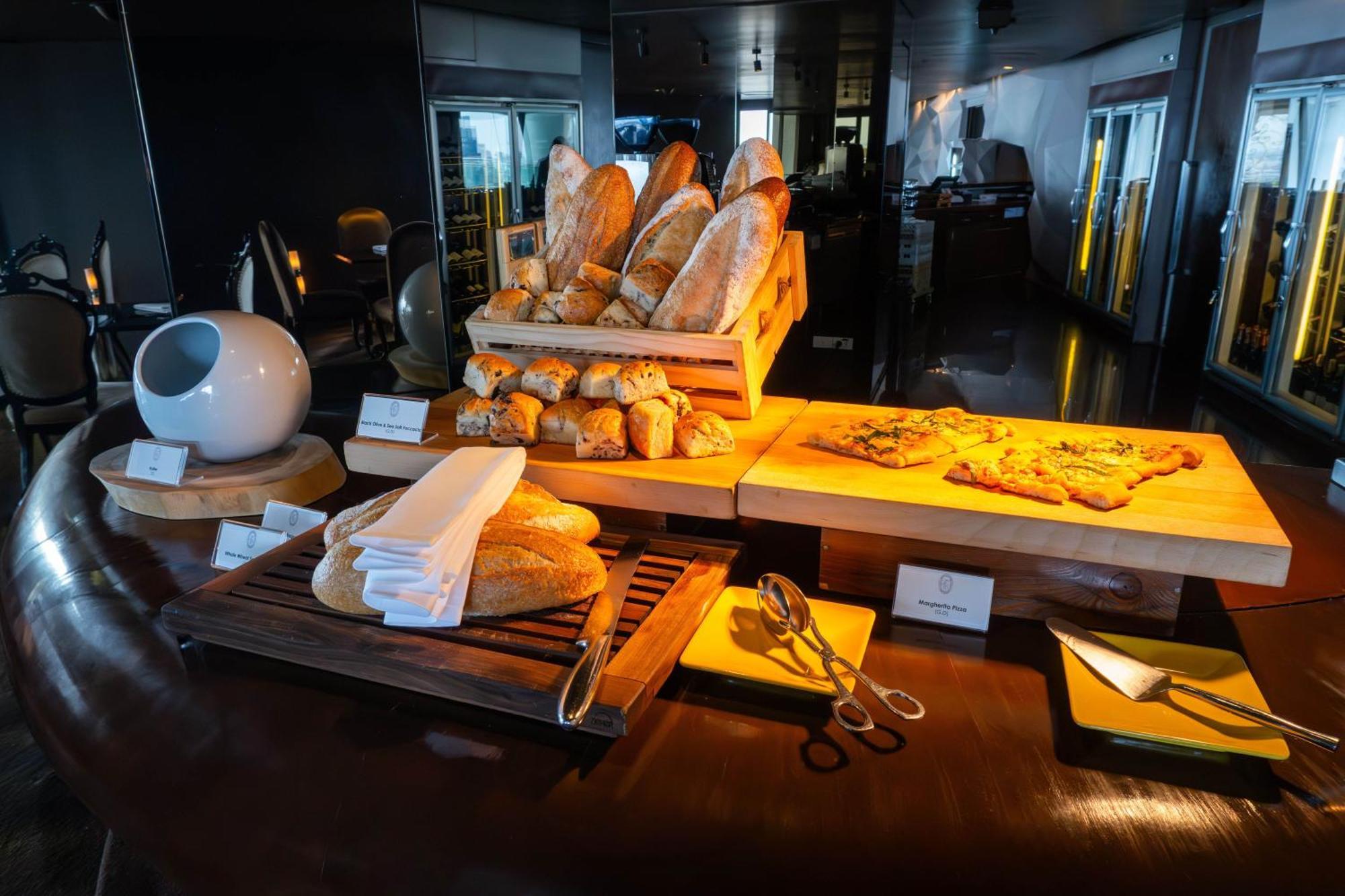 Lebua At State Tower Khách sạn 5*