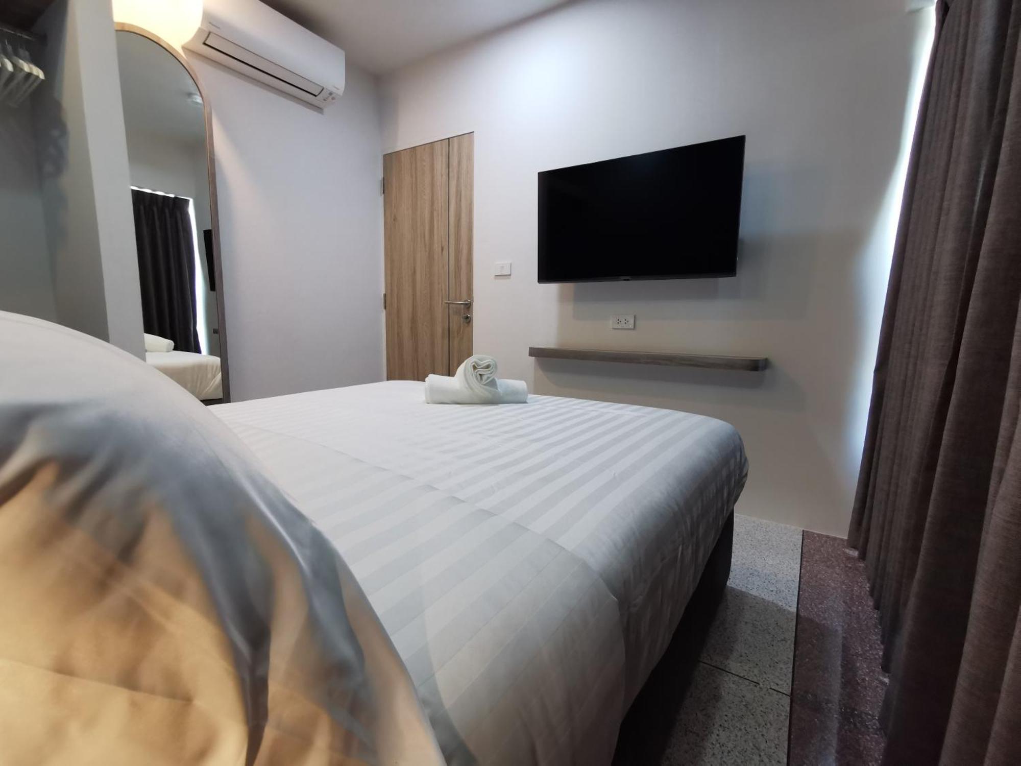 Khách sạn hẻo lánh Abc@48 & Service *