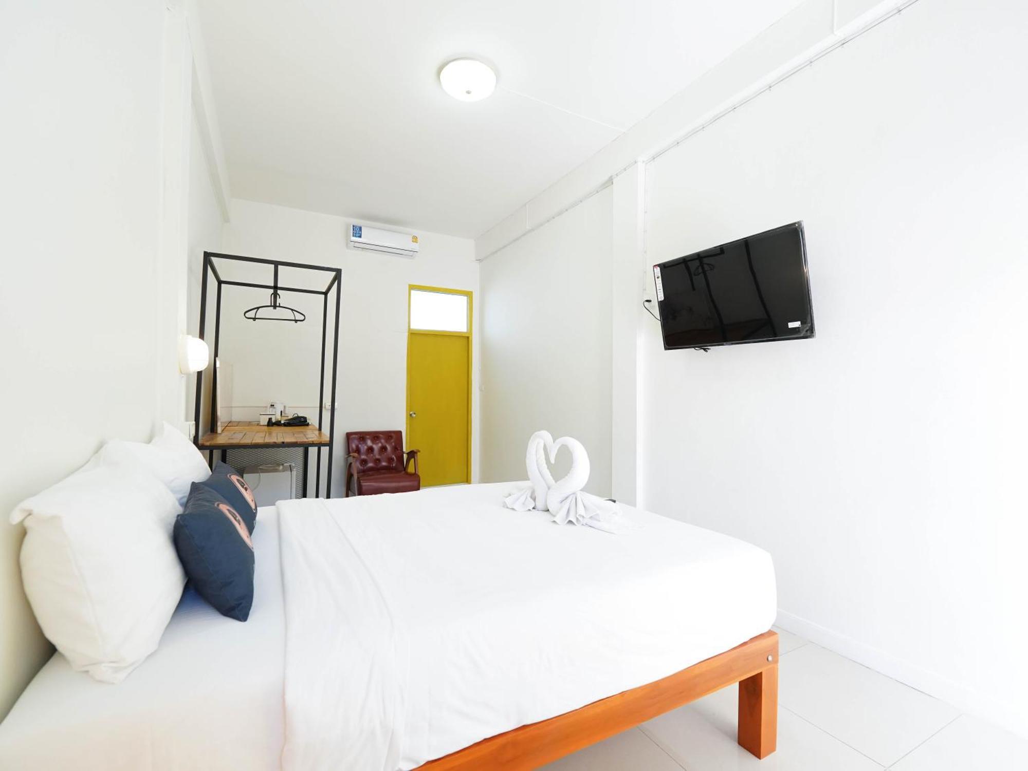 Roomquest Pratunam Hotel 4*