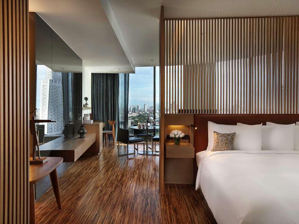 Hotel So/