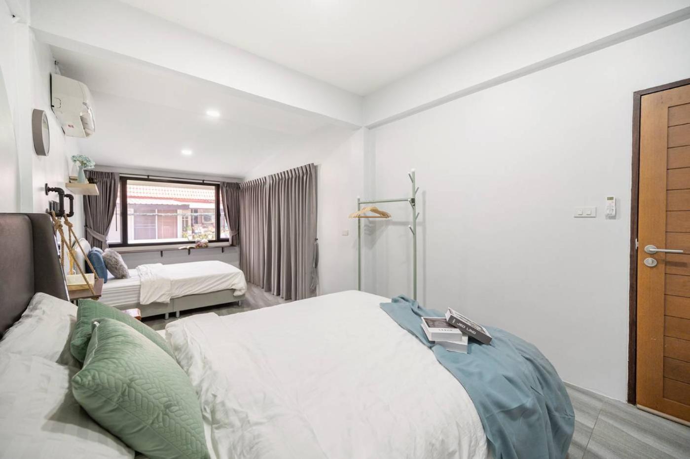 Cozy House Chatuchak Market, 12pp *