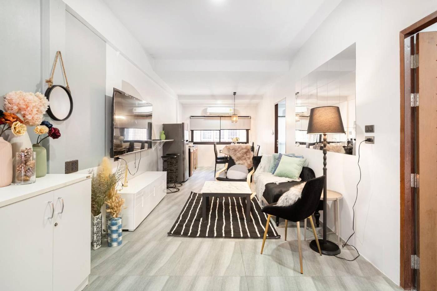 Cozy House Chatuchak Market, 12pp *