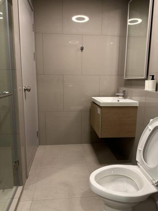 River View New Fast Internet Near Mrt Apartment Bangkok