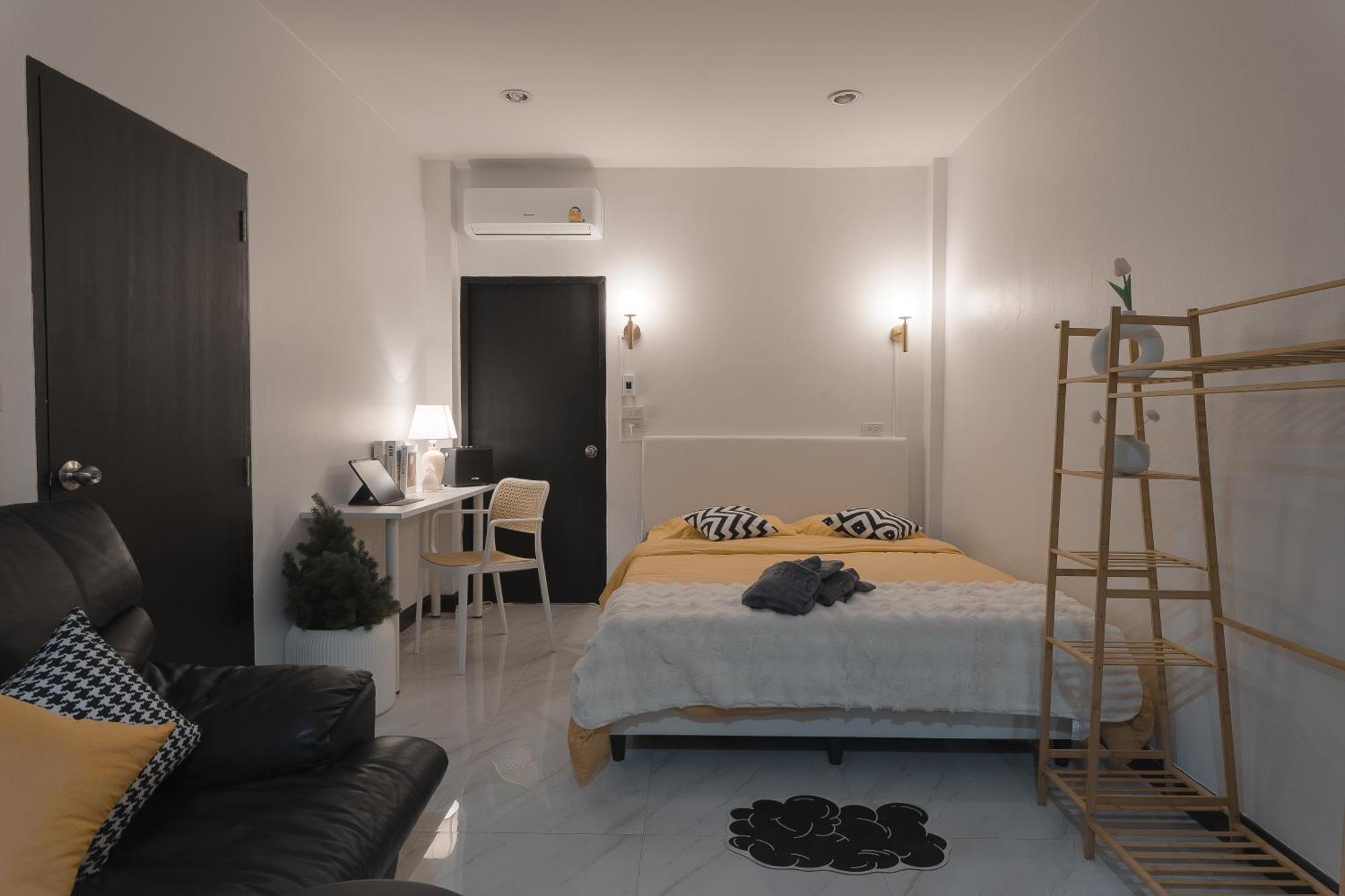 Single House 5br Parking And Kitchen In Sukhumvit49-1 *