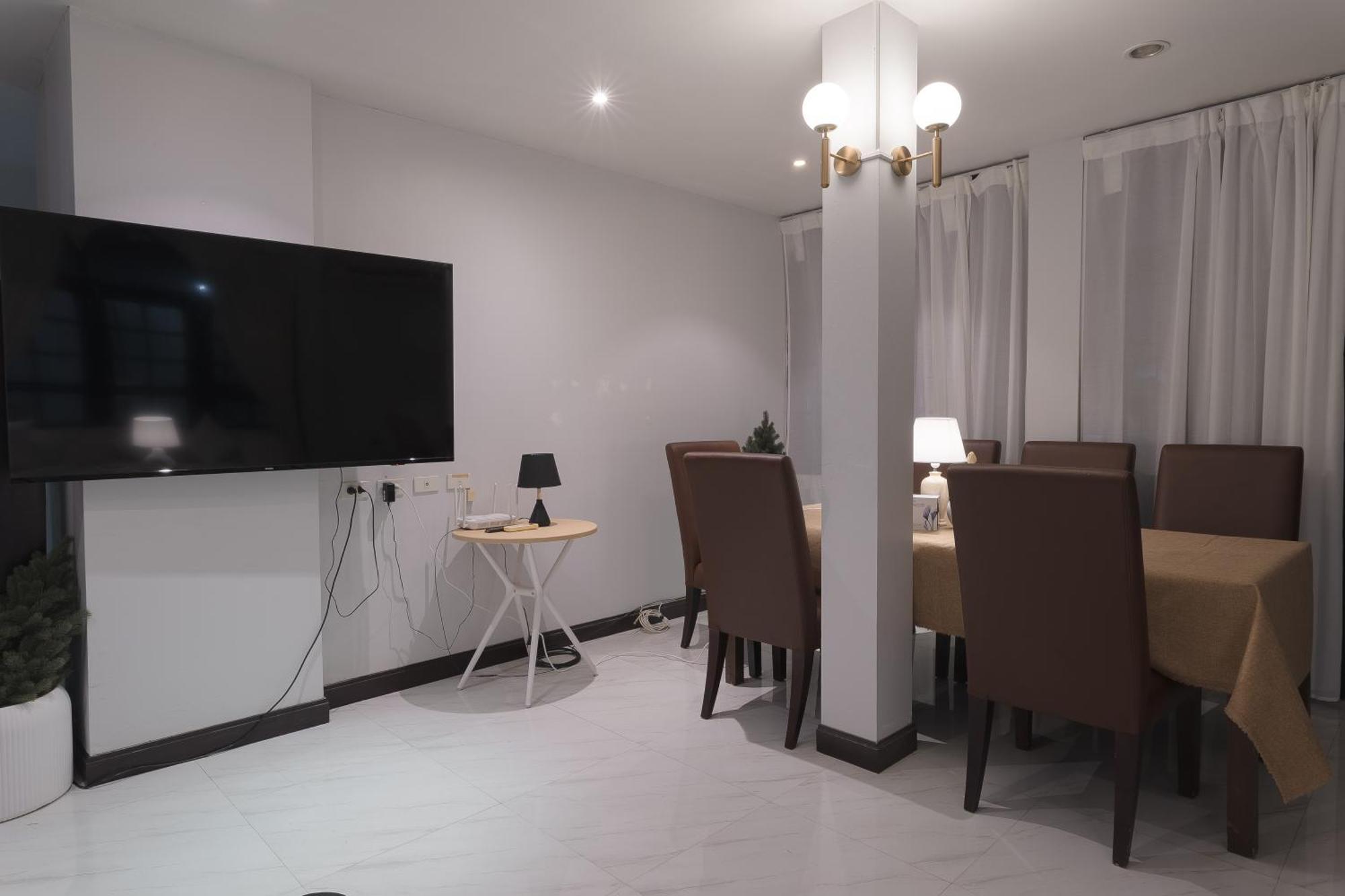 Single House 5br Parking And Kitchen In Sukhumvit49-1 Holiday home
