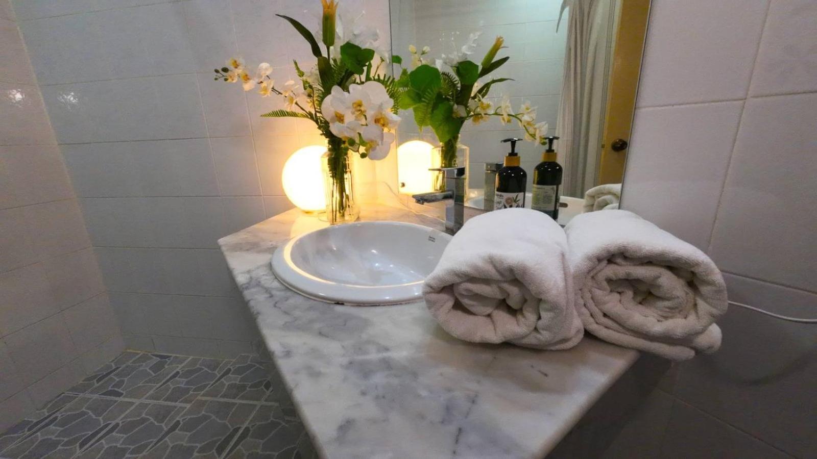 Cozy 1br Walk To Bts And Airport Rail Link Close To Malls G7 Apartment Bangkok