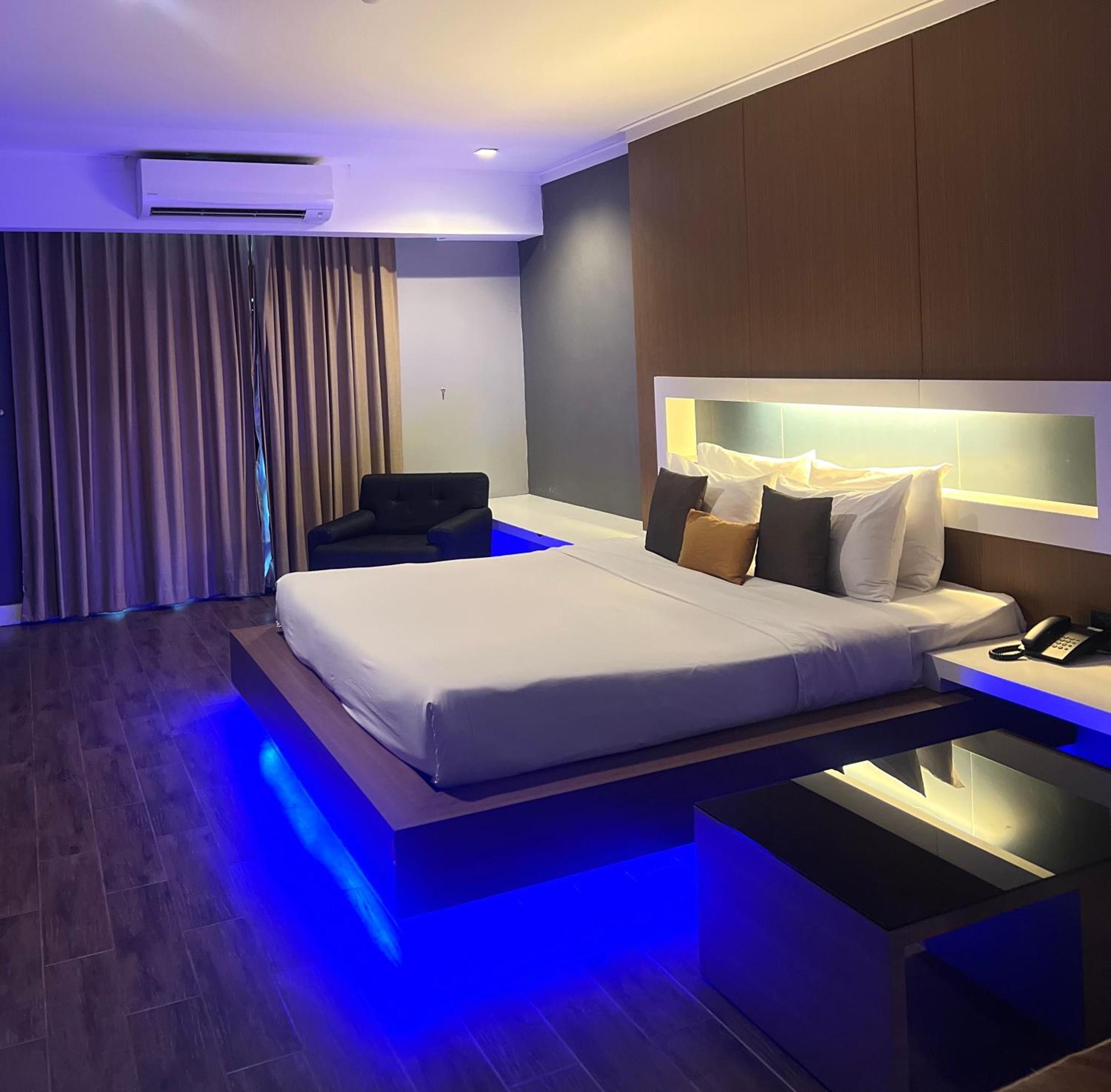 Inter Place Hotell 5*