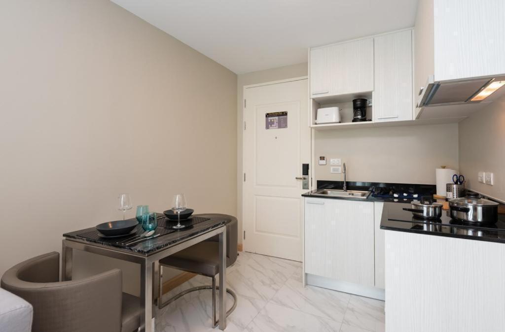 Ekkamai Apartment *