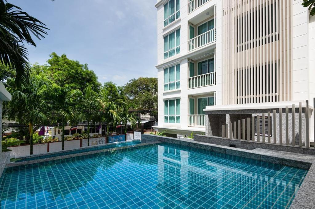 Ekkamai Apartment *