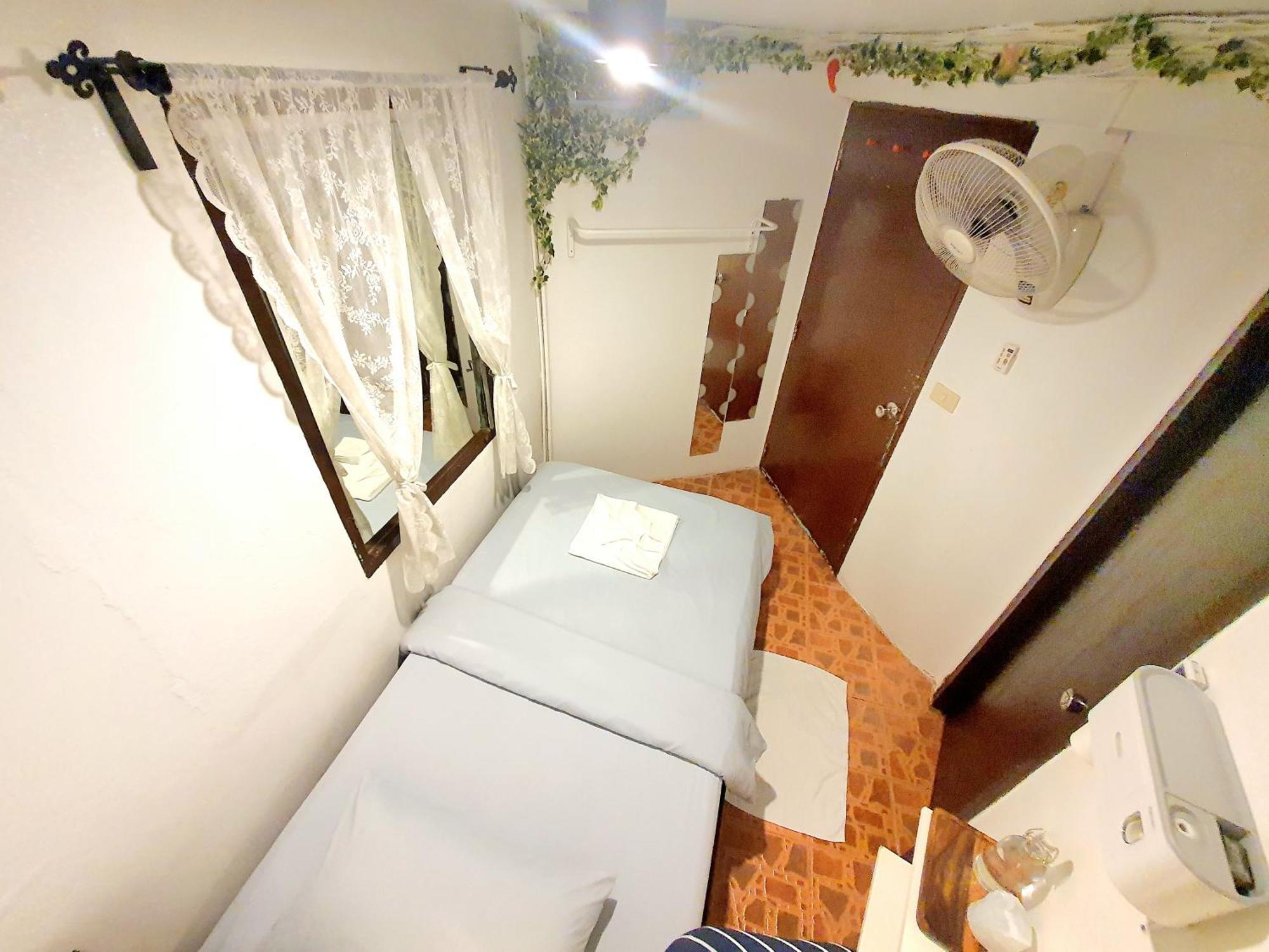 Home16 Sukhumvit16 Hostel Bangkok