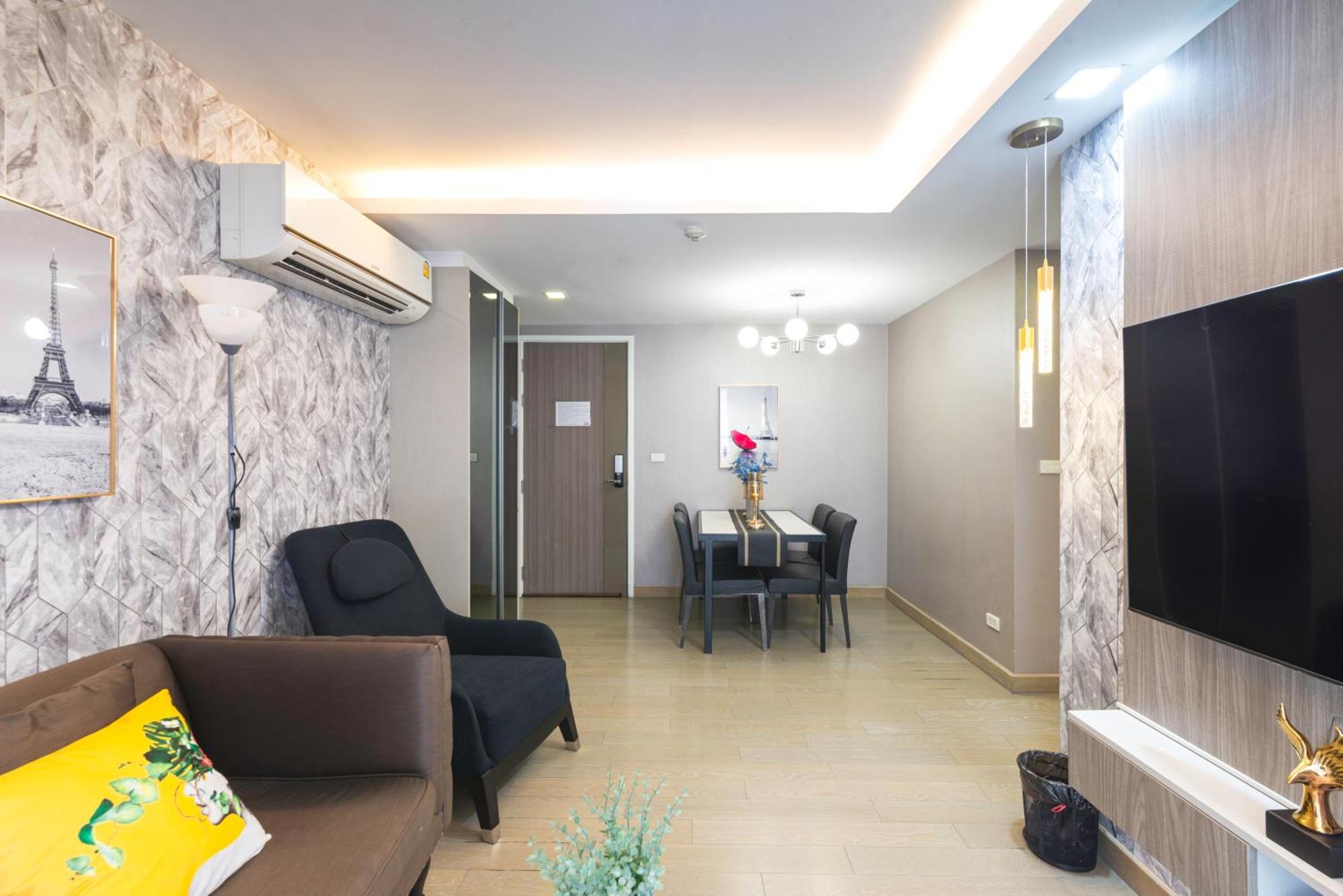 Dazzle Sukhumvit 7 By Lefoyer Bangkok