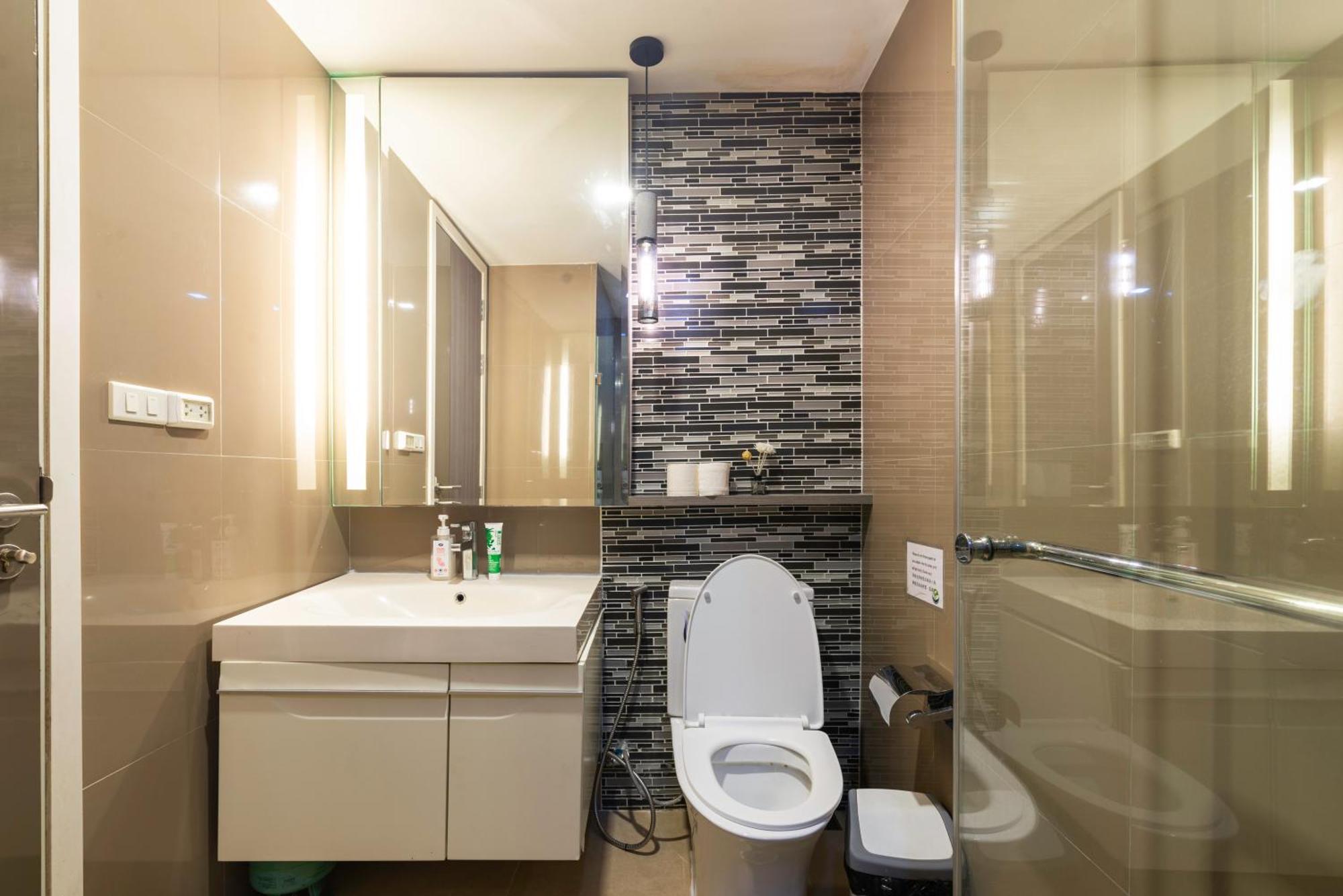 Dazzle Sukhumvit 7 By Lefoyer Apartment Bangkok