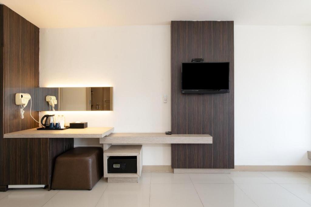 Leenova Hotell