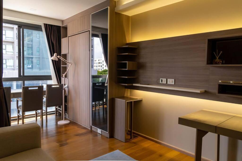 Luxury 1 Near Bts Thong Lor Apartment *