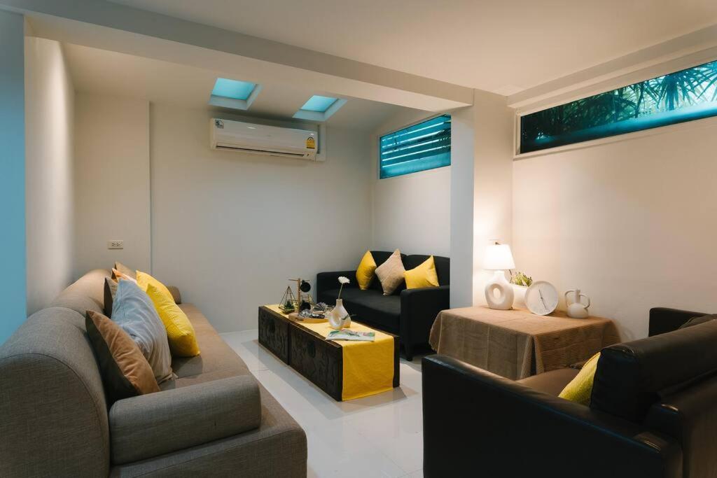 Huge House Mid Of Phromphong Sukhumvit39 4suite Bedrooms/kitchen/wifi Bangkok