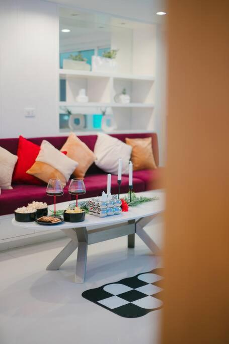 Huge House Mid Of Phromphong Sukhumvit39 4suite Bedrooms/kitchen/wifi