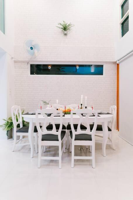 Huge House Mid Of Phromphong Sukhumvit39 4suite Bedrooms/kitchen/wifi Villa *