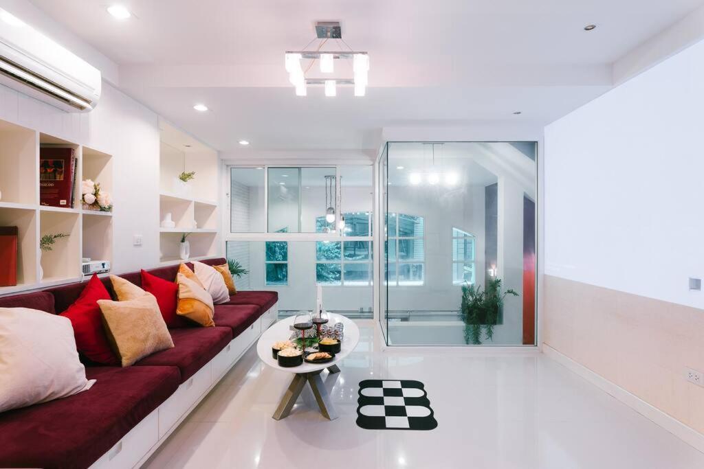 Huge House Mid Of Phromphong Sukhumvit39 4suite Bedrooms/kitchen/wifi Villa Bangkok