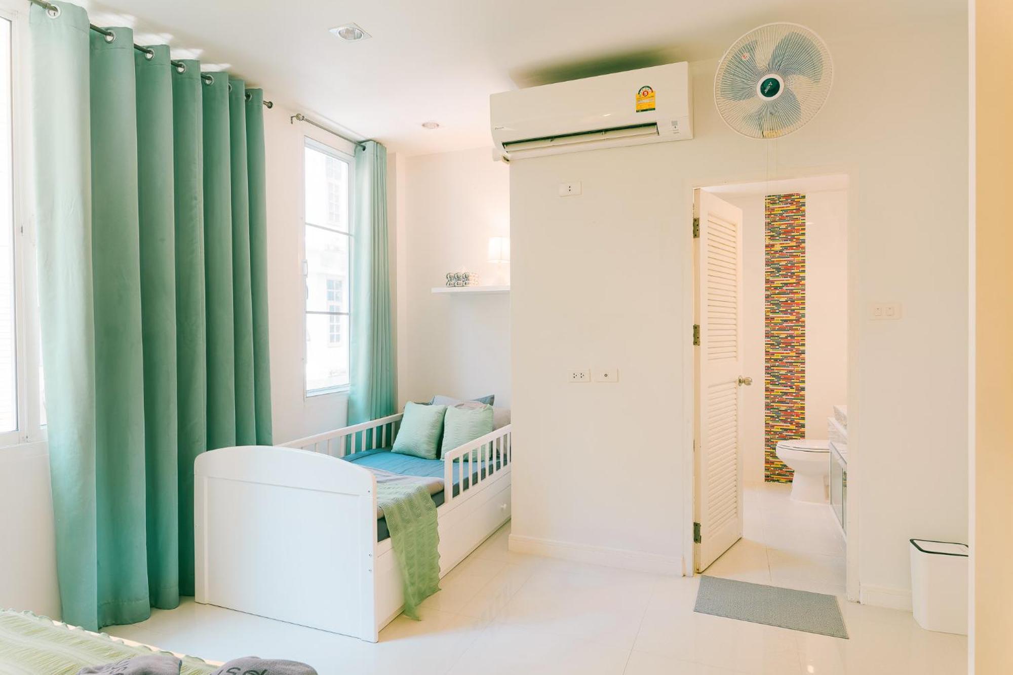 Villa Huge House Mid Of Phromphong Sukhumvit39 4suite Bedrooms/kitchen/wifi Bangkok