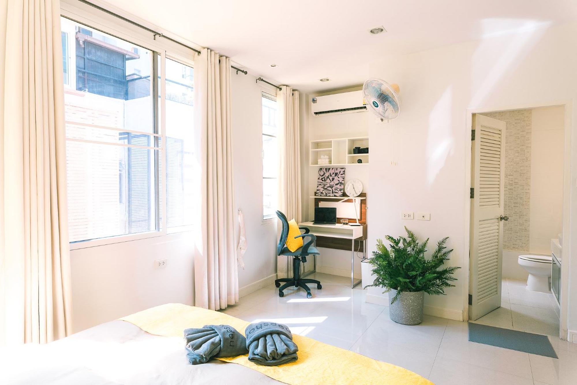 Villa Huge House Mid Of Phromphong Sukhumvit39 4suite Bedrooms/kitchen/wifi *