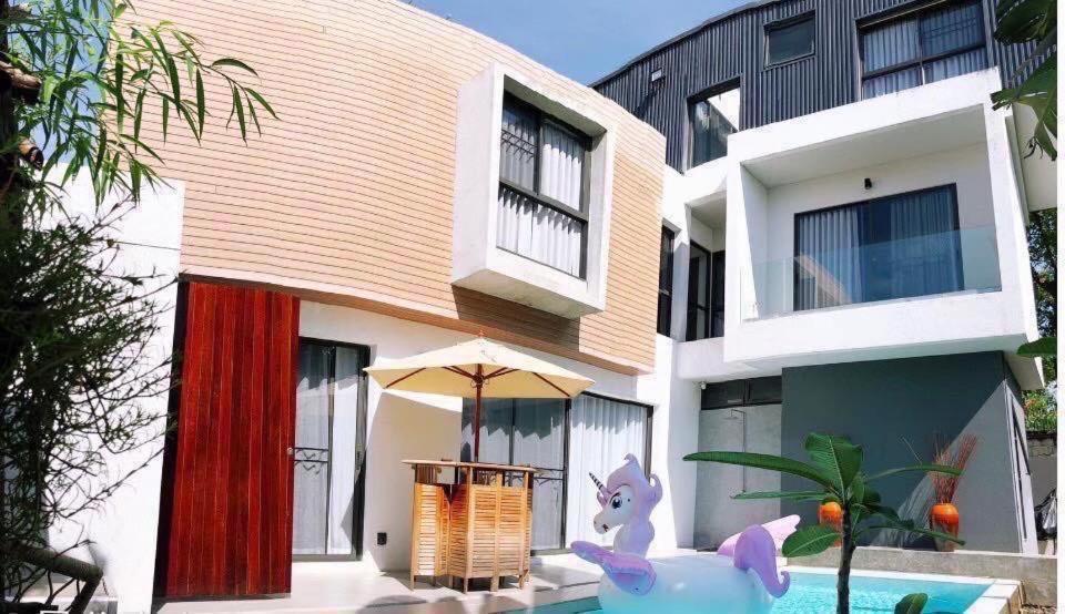 Luxury Pool 107 *
