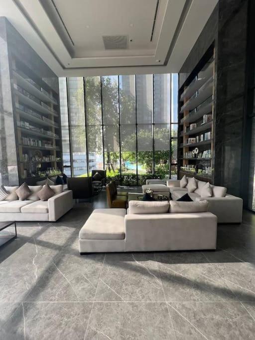 Apartment Phraram 9 - G Tower - Jodd Fairs Market 欢迎光临 *