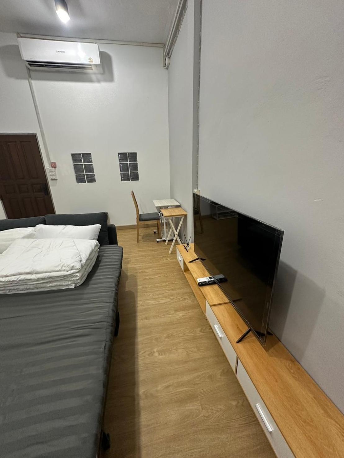 Bee House 172 Only 300m To Bts Talat Phlu Bangkok