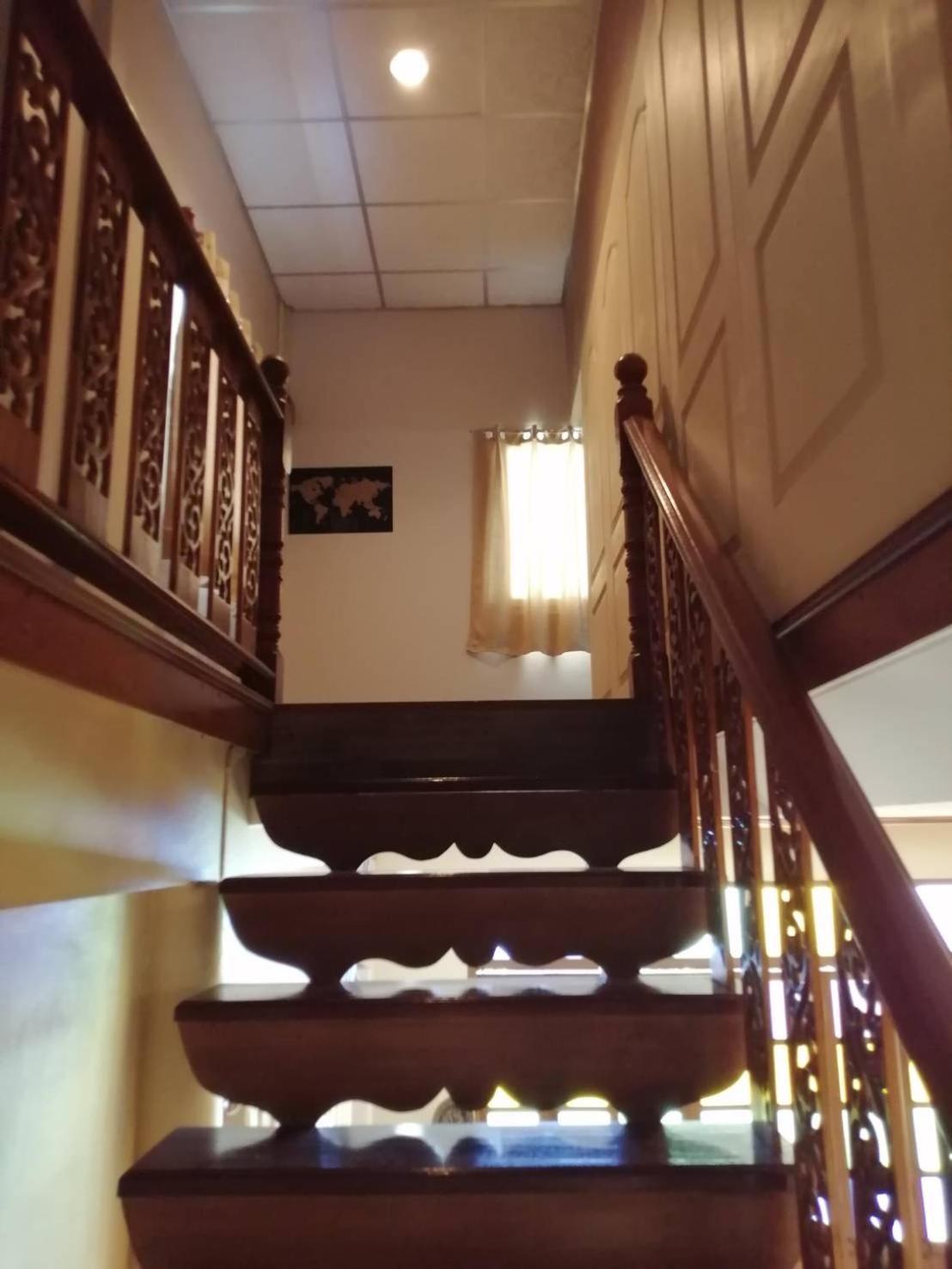 Nhà nghỉ Baan Chay Sala, 2 Bedrooms House Near Airport *