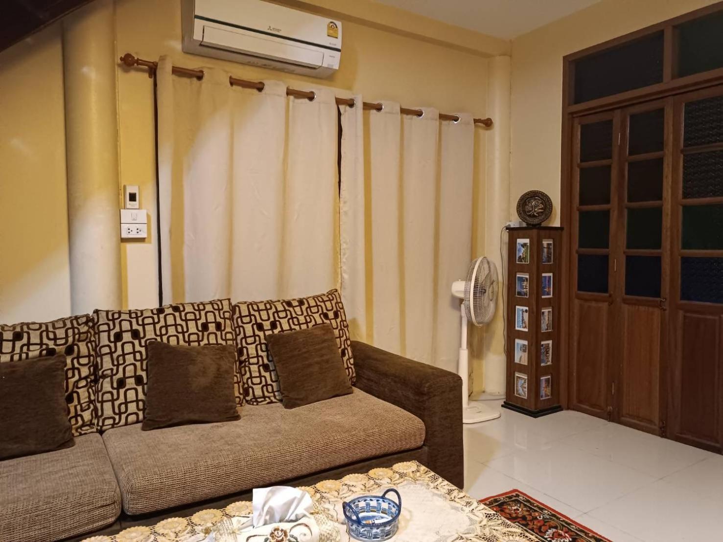 Nhà nghỉ Baan Chay Sala, 2 Bedrooms House Near Airport