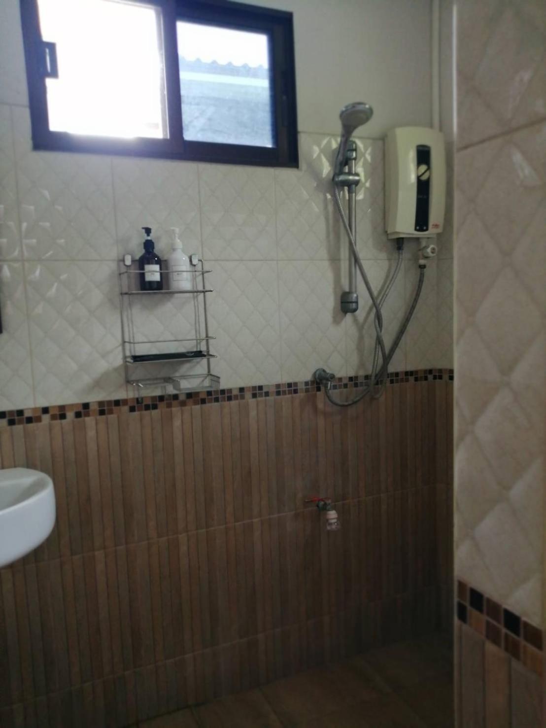 Nhà nghỉ Baan Chay Sala, 2 Bedrooms House Near Airport *