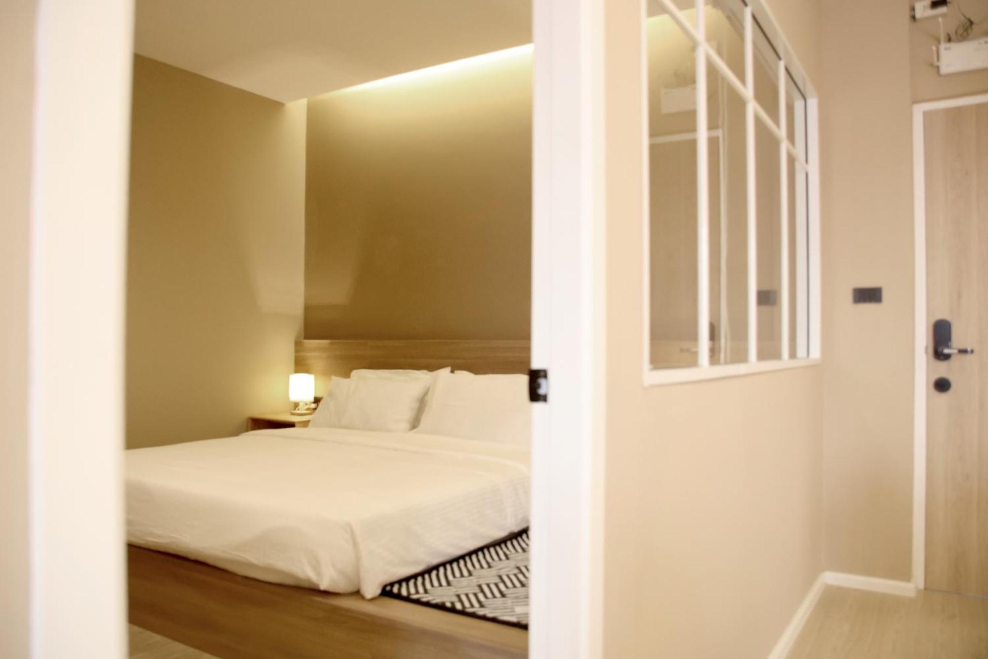 3rd Fl. 2br In Old Town With Rooftop View Apartment