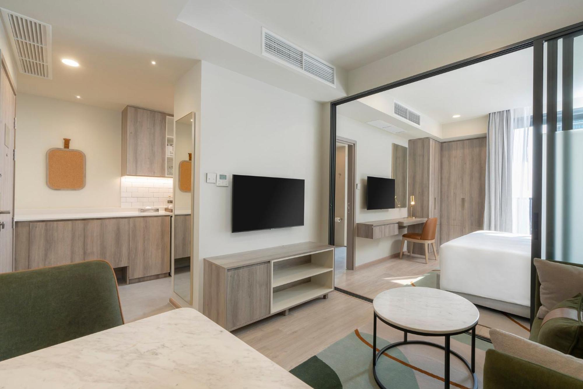 Staybridge Sukhumvit By Ihg Hotel 4*