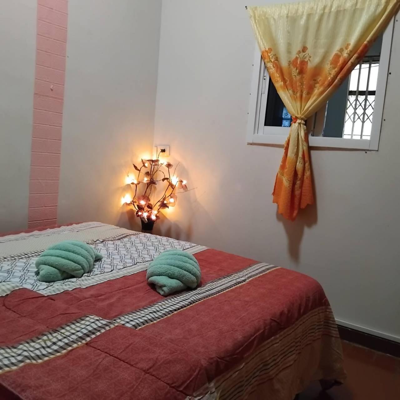 Sleepwith Me Albergue *