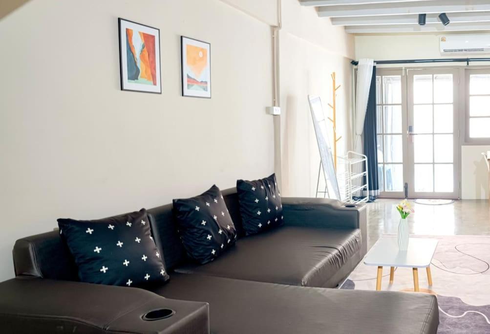 Whole Loft House Near Iconsiam In Middle Of Food Hotspot Holiday home