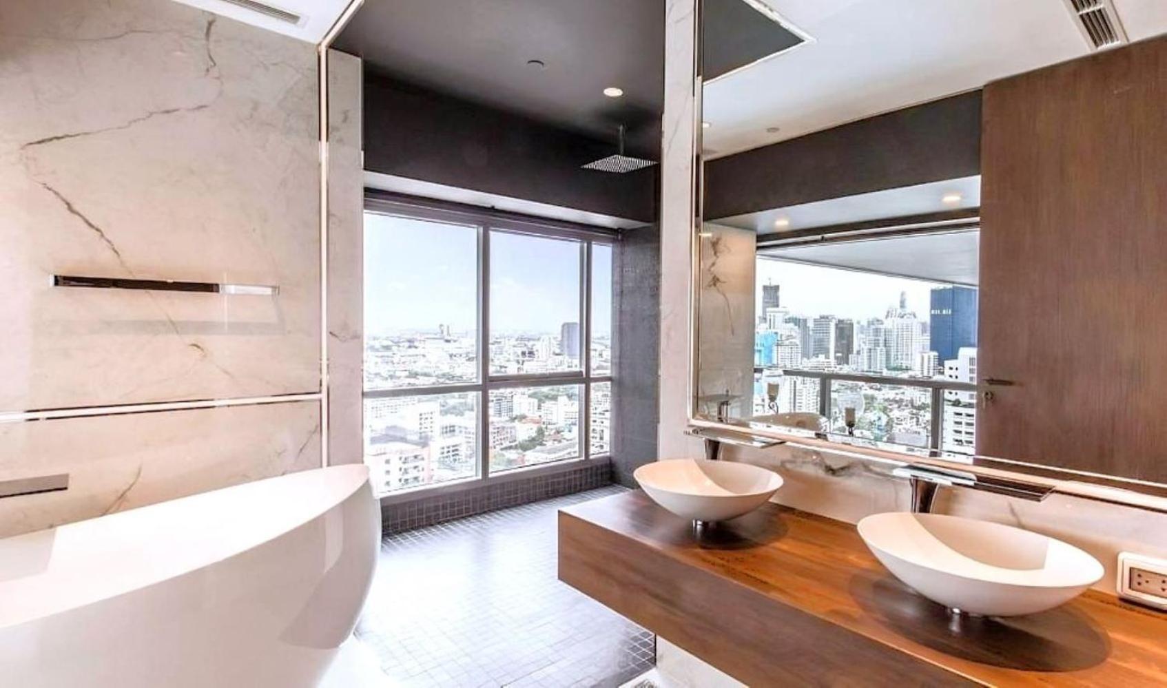Super Luxury Large Over 230 Sqm 4 Bedroom Private Pool Phrom Phong High Floor