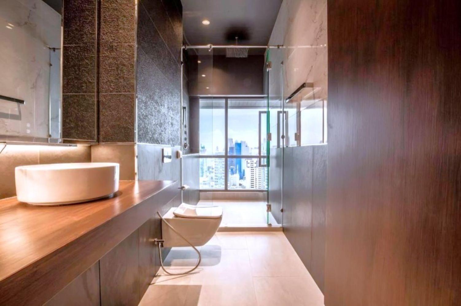 Super Luxury Large Over 230 Sqm 4 Bedroom Private Pool Phrom Phong High Floor *