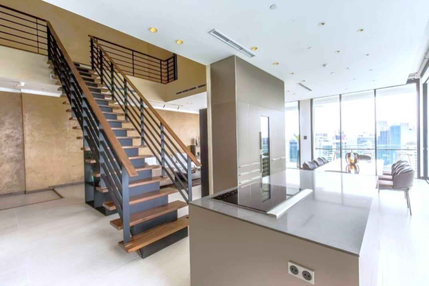 Super Luxury Large Over 230 Sqm 4 Bedroom Private Pool Phrom Phong High Floor * Bangkok