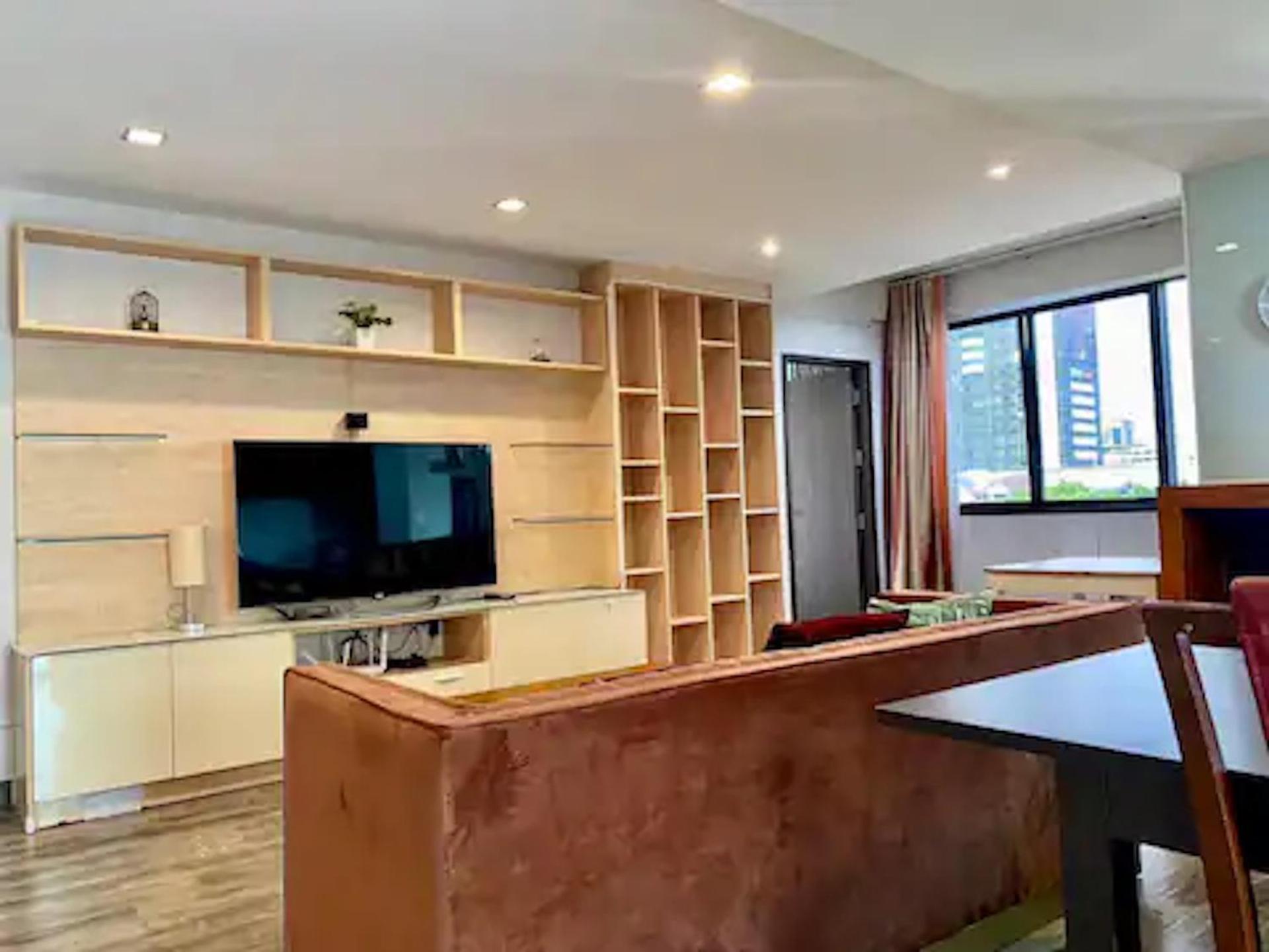 W8 2 Plus Bedroom Luxury Private Floor Penthouse In Central Bkk *