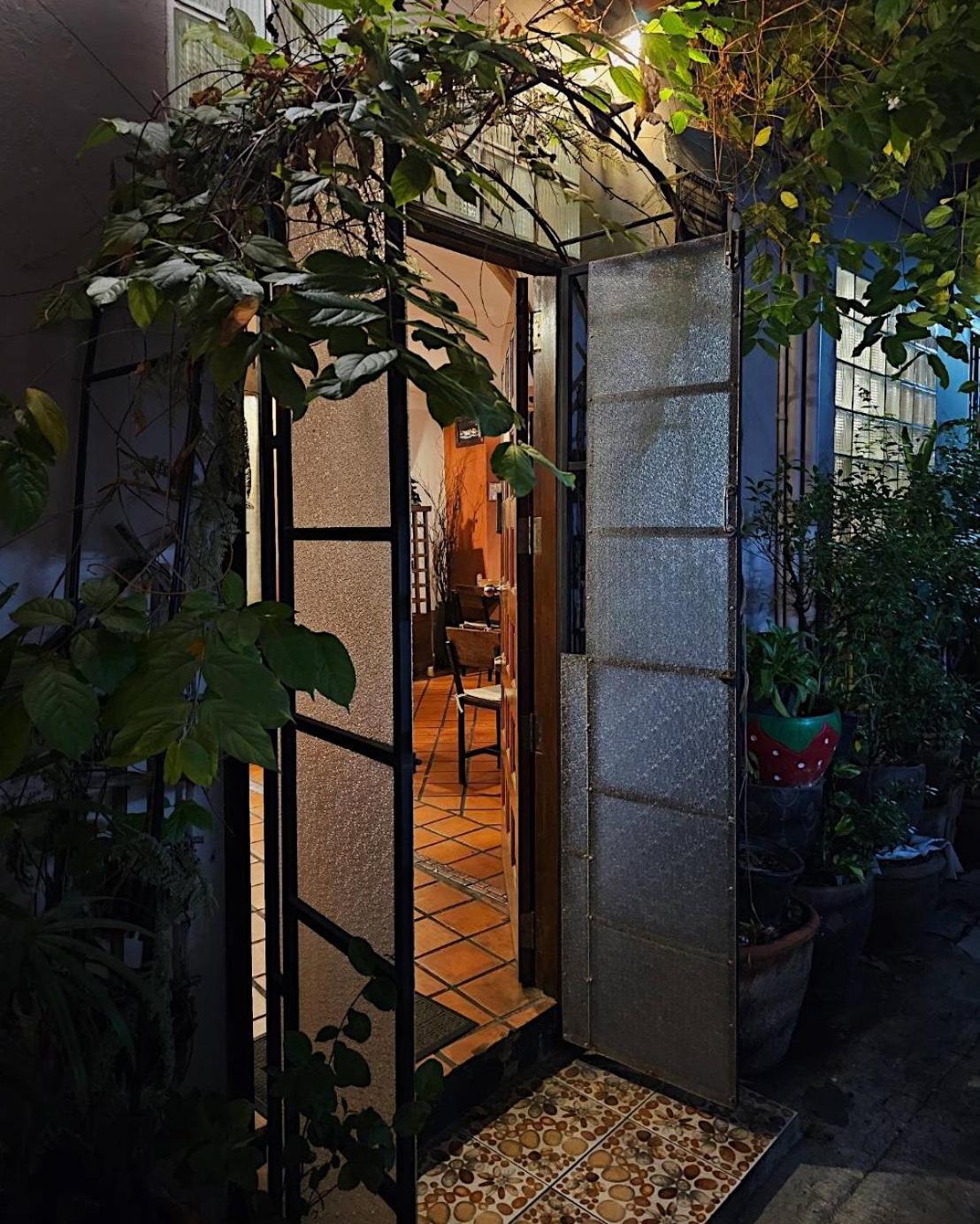 Baan Glang Soi Restaurant & 2*