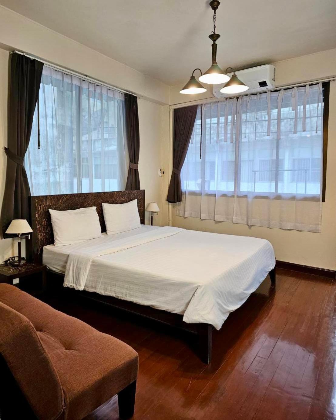 Baan Glang Soi Restaurant & 2*