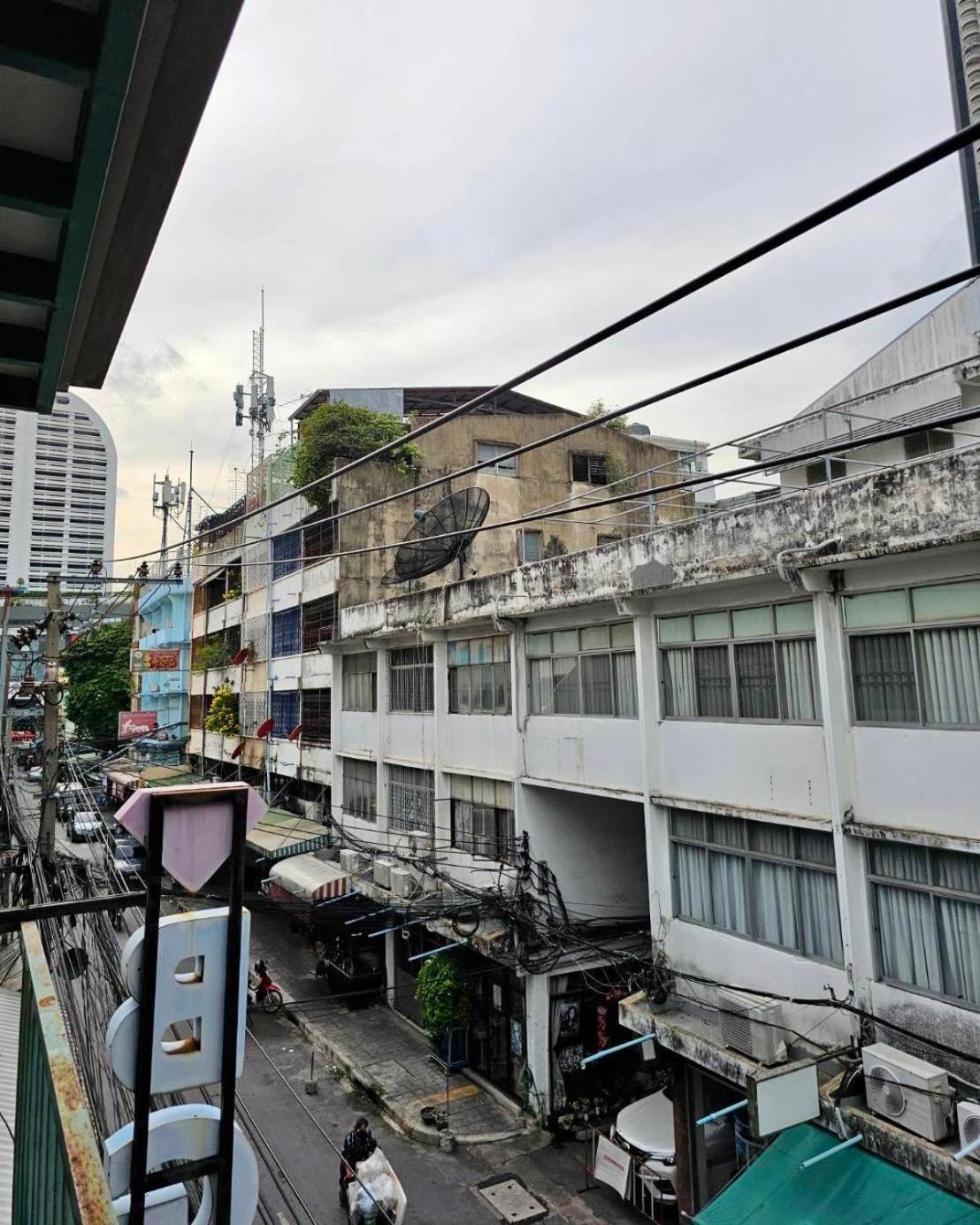 Baan Glang Soi Restaurant & 2* Bangkok