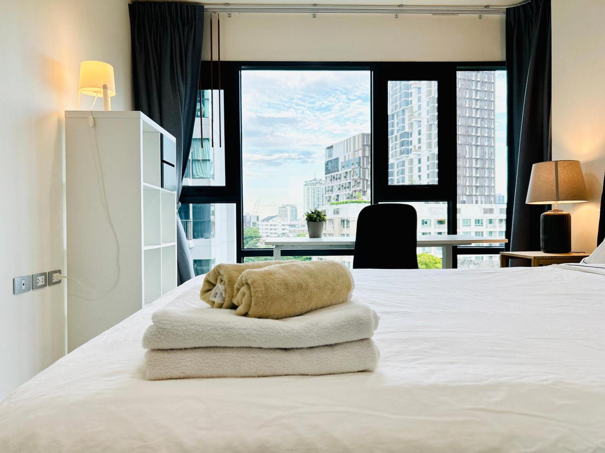 Rhythm Sukhumvit 36 Two Bedrooms Leilighet *