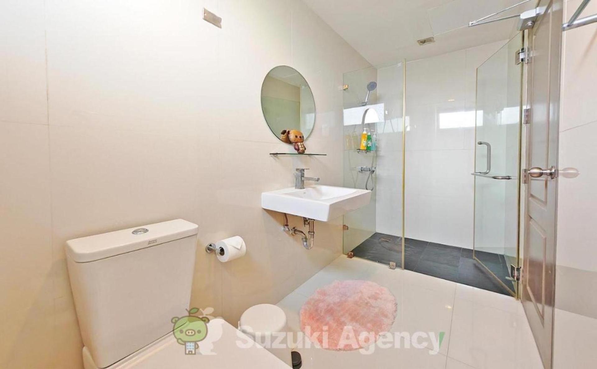 Appartamento W8 Rise Lux Condo, 3 Bedroom Penthouse, Hip Bkk 5 Min From Thonglo Bts Station, Ok After The Earthquake
